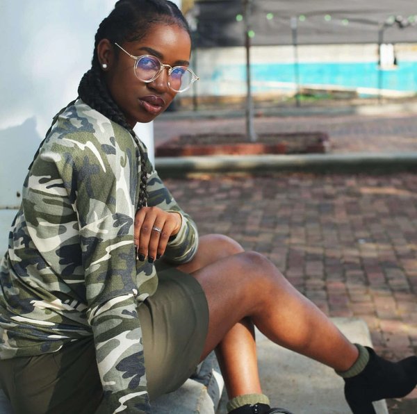 Comment adopter la tendance des imprimés camouflage en ville?